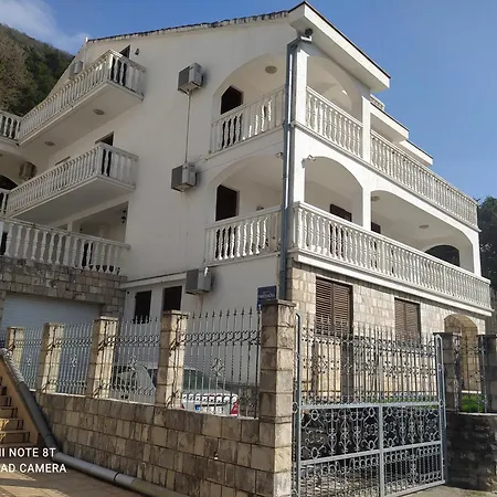 Nikolic Apartment *